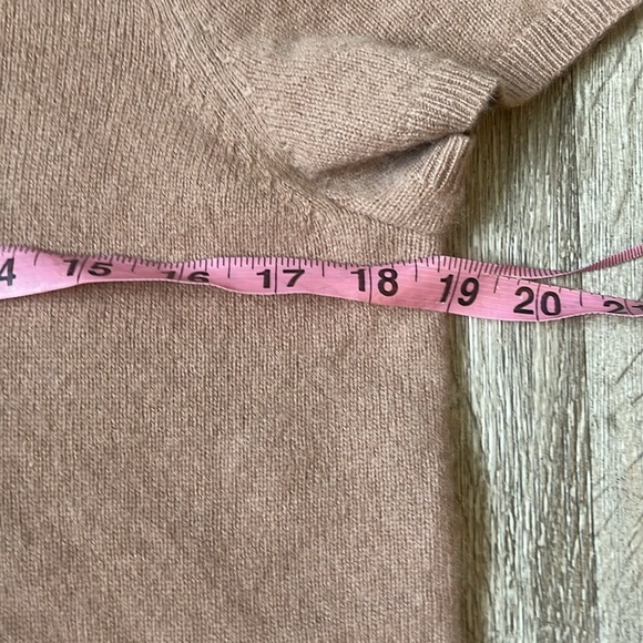 C by Bloomingdale’s Cashmere short sleeve shirt size large crew neck top - Picture 4 of 6